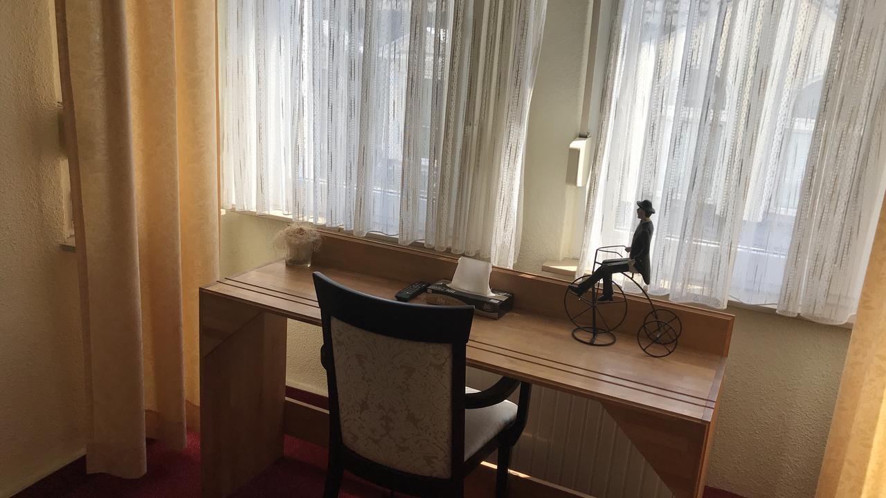 אונה Hotel-Nachtwaechter מראה חיצוני תמונה