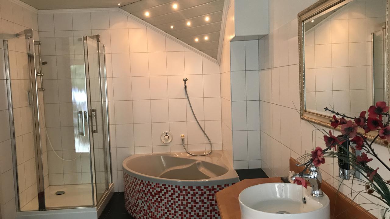 אונה Hotel-Nachtwaechter מראה חיצוני תמונה