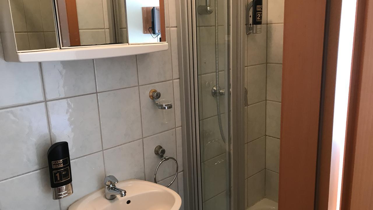 אונה Hotel-Nachtwaechter מראה חיצוני תמונה