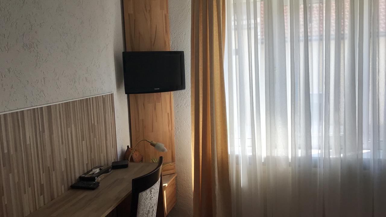 אונה Hotel-Nachtwaechter מראה חיצוני תמונה
