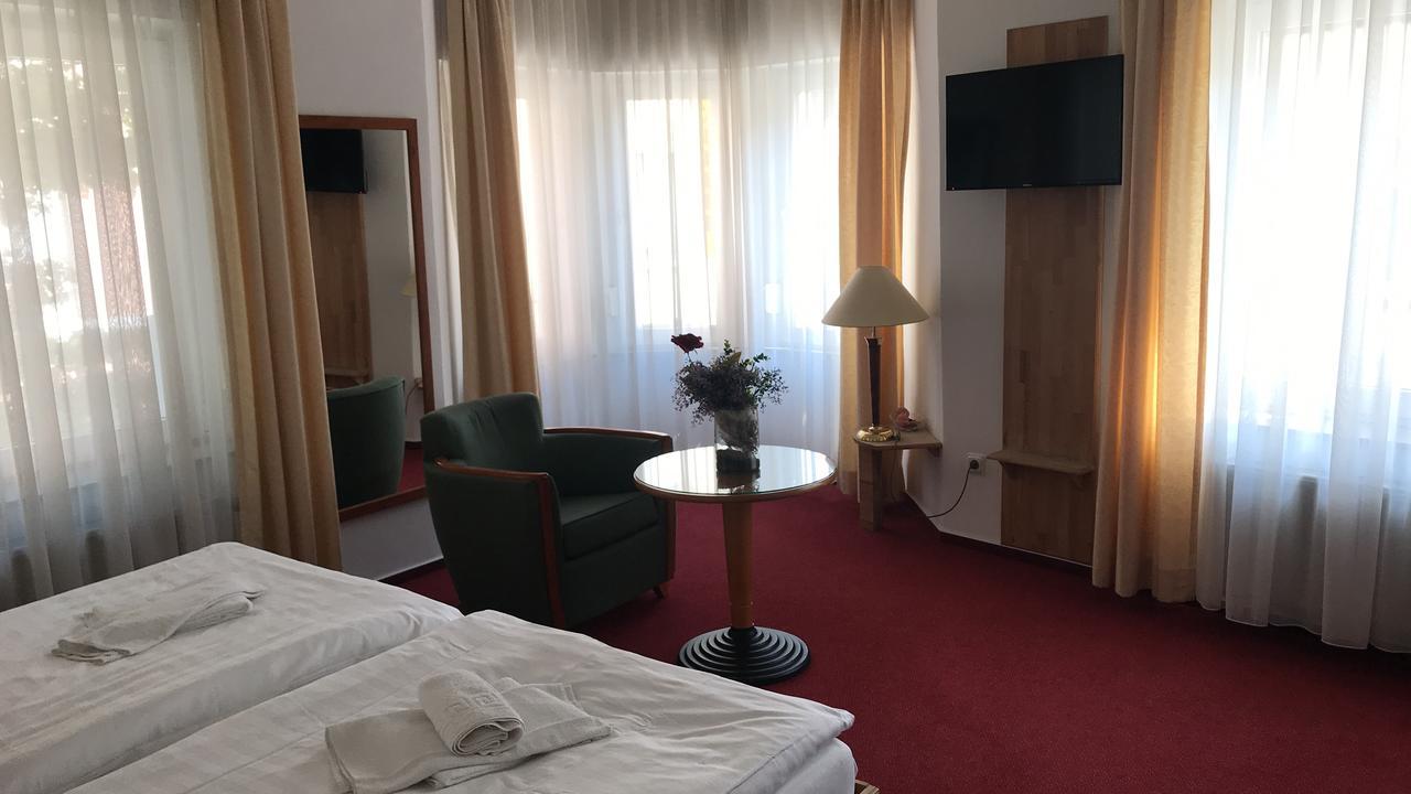 אונה Hotel-Nachtwaechter מראה חיצוני תמונה