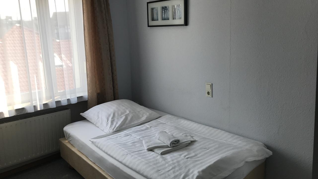 אונה Hotel-Nachtwaechter מראה חיצוני תמונה
